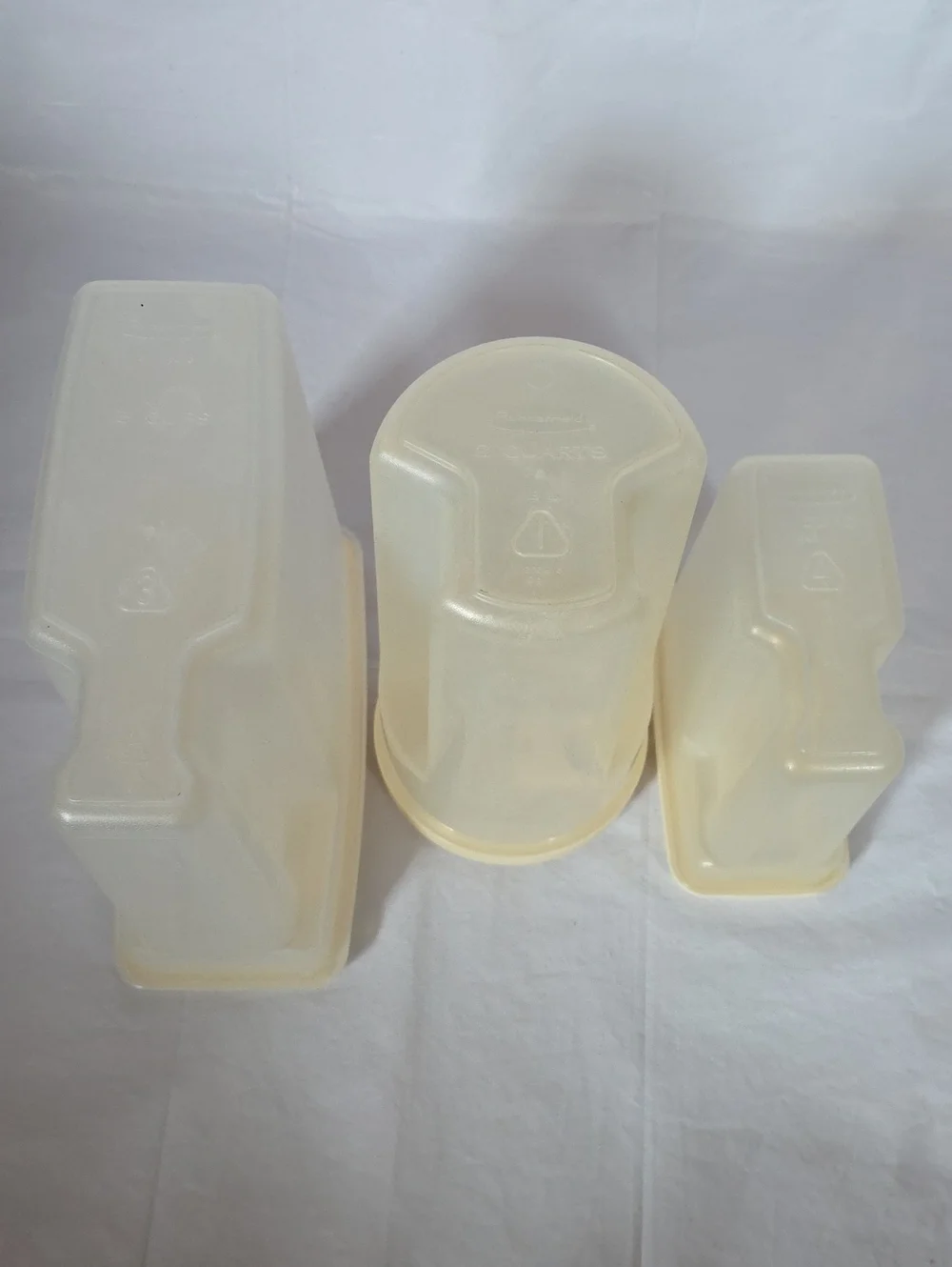 Rubbermaid VTG Servin' Saver Storage Containers 13c/4c/2qt Flip Top Lids